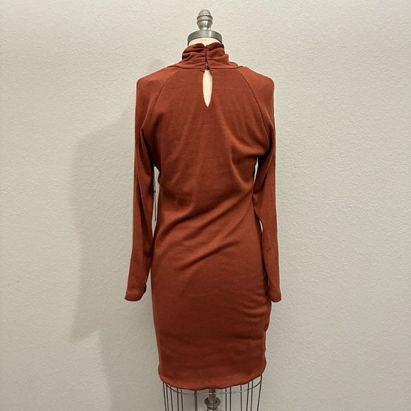 NWT ASTR The Label Wrap Neck Cutout Dress in Rosey Rust - Picture 8 of 12